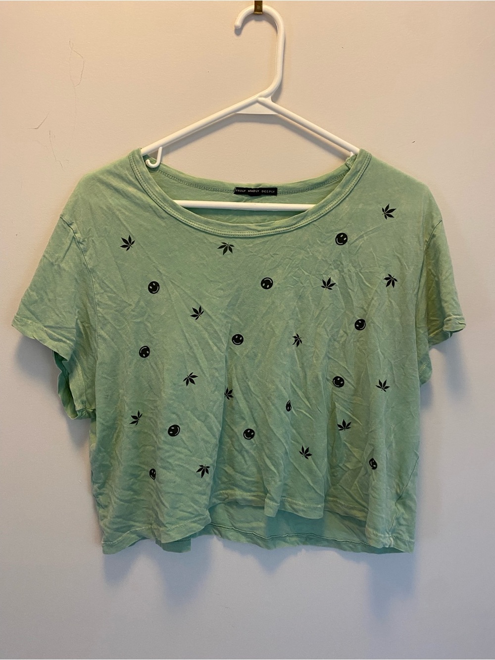 Truly Madly Deeply Mint Green Graphic Crop Tee smiley face Sz L